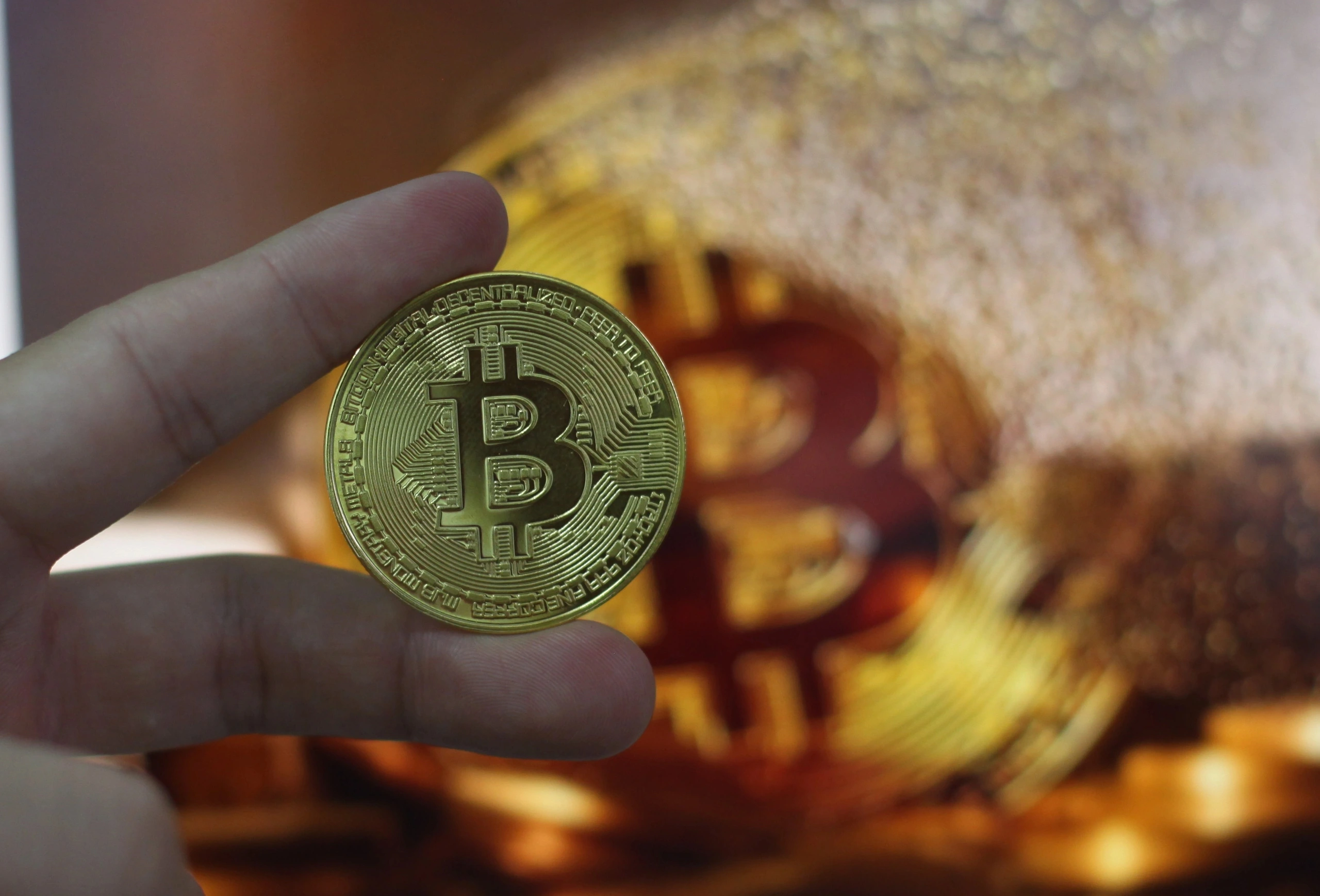 Giá Bitcoin hôm nay 18/5: Thủng đáy 77.000 USD khi bóng ma lạm phát bao trùm